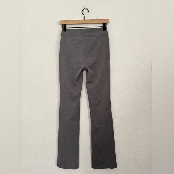 Vuori Lux Rib Split Bootcut Flare Textured Leggings in Heather Grey Size Small - Picture 7 of 11